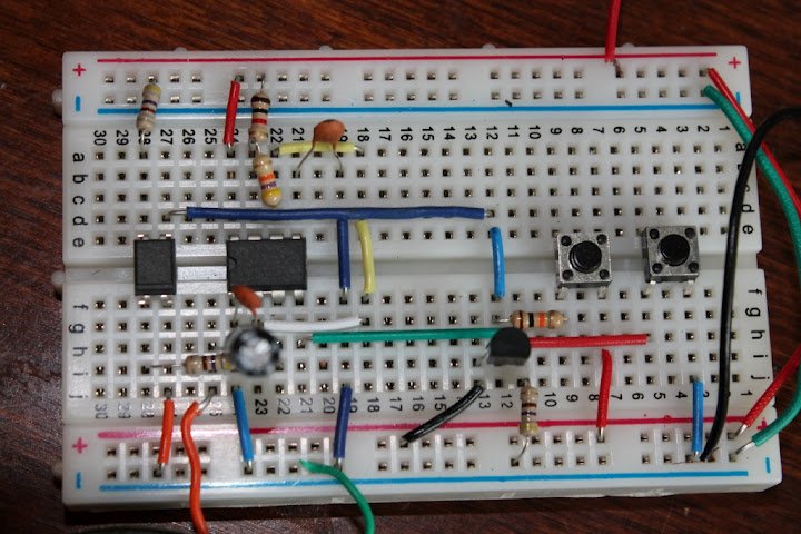 Latch-up circuit using 555 and opto-coupler